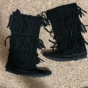 Minnetonka tall fringe black boots like new